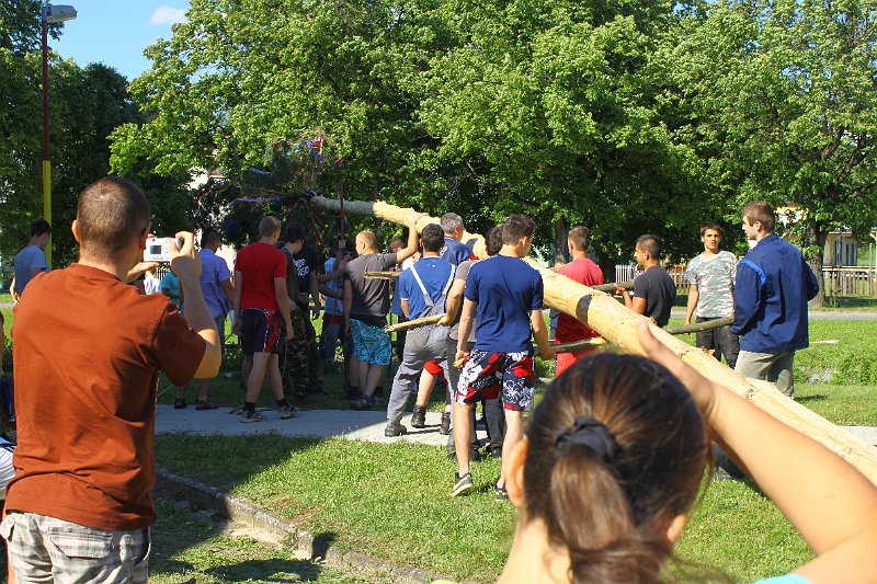 Stavanie maja (14).JPG